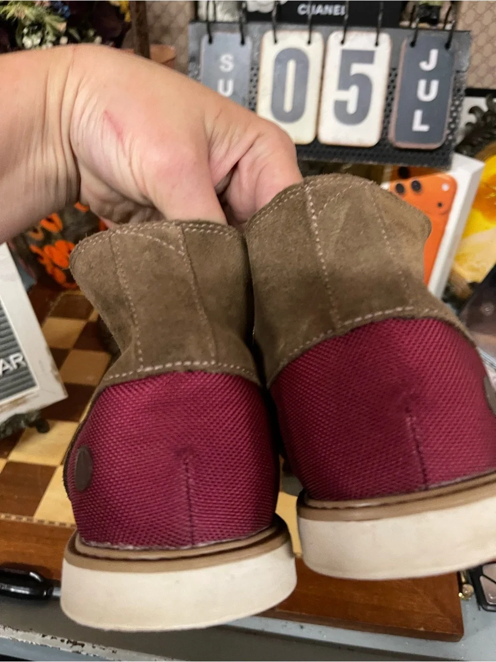 Volcom Del Mesa chukka boots featuring a chestnut brown suede upper